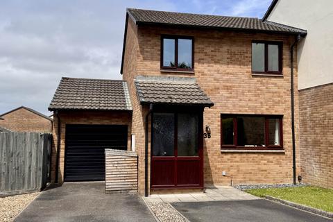 3 bed property, in Oaklands, £270,000