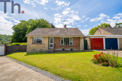 3 bed property, in Newport PO30, £295,000