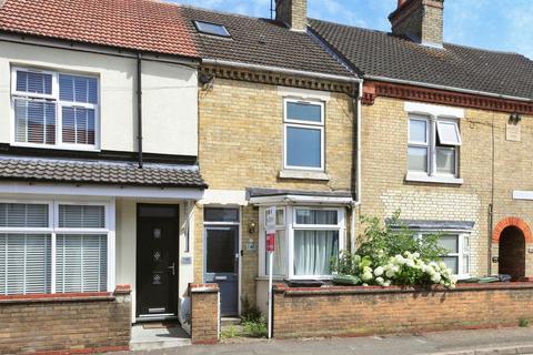 4 bed property, in Star Road, £200,000