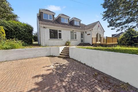 5 bed property, in Yonderwood Church Road, £665,000