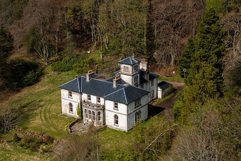 9 bed property, in Corse House, £450,000