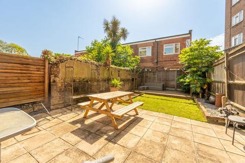 4 bed property, in Ashford Road, £875,000