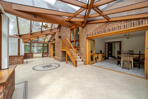 6 bed property, in Soames Lane, £925,000