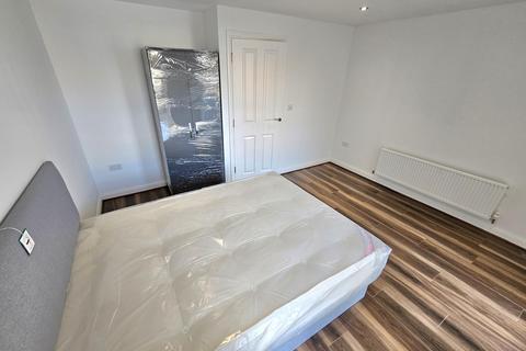 5 bed property, in Staple Hill Road, £15,000