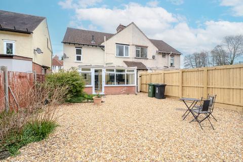 2 bed property, in LYDNEY, £180,000
