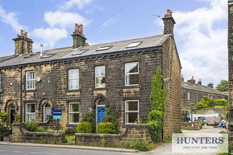 1 bed property, in Springfield Road, £250,000