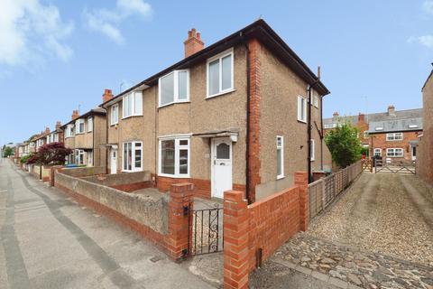 3 bed property, in Hamilton Road, £150,000
