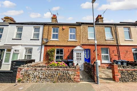 2 bed property, in St. Benet's Road, £240,000