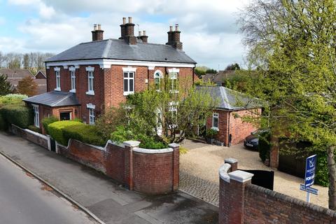 6 bed property, in Admaston Road, £735,000