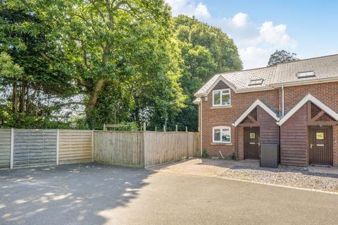 3 bed property, in Manning Avenue, £450,000