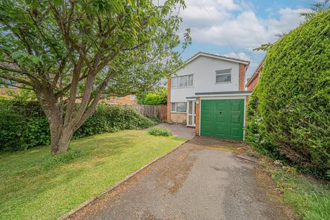 3 bed property, in Sambourn Close, £395,000