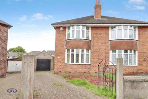 2 bed property, in Rudyard Grove, £224,000