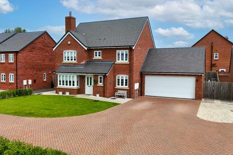4 bed property, in Crugetone Way, £495,000