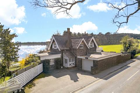 3 bed property, in Bradgate Road, £800,000