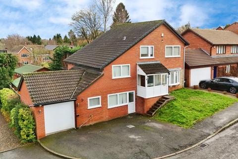 5 bed property, in Huntsmans Close, £525,000