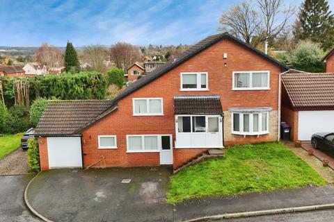 5 bed property, in Huntsmans Close, £525,000