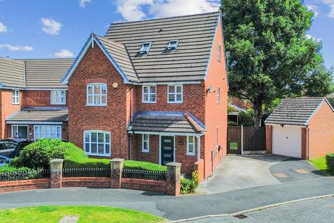4 bed property, in Newmarket Gardens, £400,000