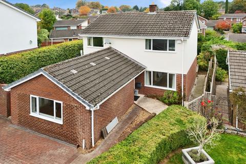 5 bed property, in Wyke Rise, £410,000
