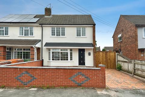 3 bed property, in Preston Grove, £245,000