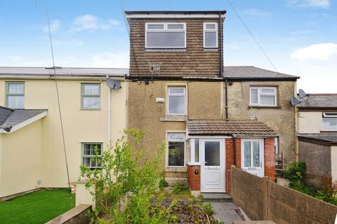 3 bed property, in Evans Terrace, £70,000