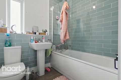 1 bed property, in Faraday Road, £170,000