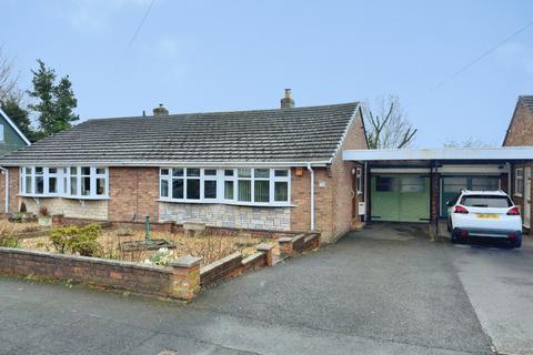 2 bed property, in Willows Road, £240,000