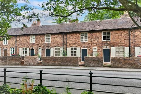 2 bed property, in Carpenters Row, £215,000