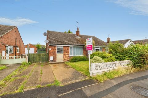 2 bed property, in Ash Grove, £150,000