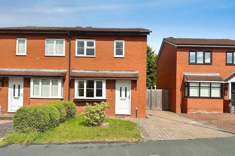 2 bed property, in Hopkins Heath, £195,000