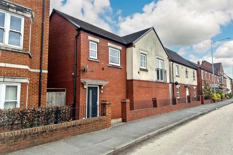 2 bed property, in Britannia Way, £150,000