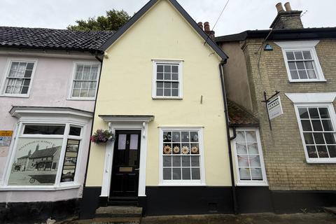 1 bed property, in 5A Market Place, £100,000