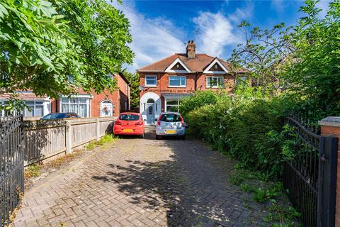 3 bed property, in Laceby Road, £95,000