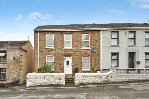 2 bed property, in Dandorlan Road, £160,000