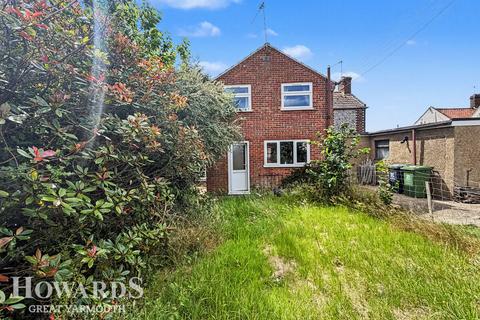 3 bed property, in Tan Lane, £220,000