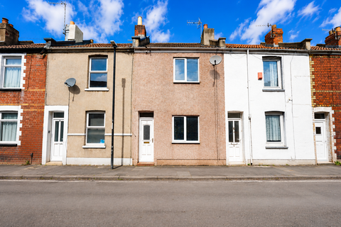 2 bed property, in Highbury Road, £325,000