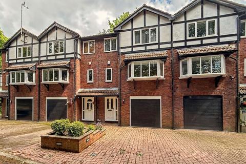 3 bed property, in Lowther Close, £360,000