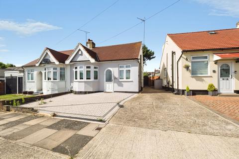 2 bed property, in Victor Gardens, £475,000