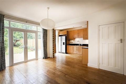 4 bed property, in Oakfield Gardens, £875,000