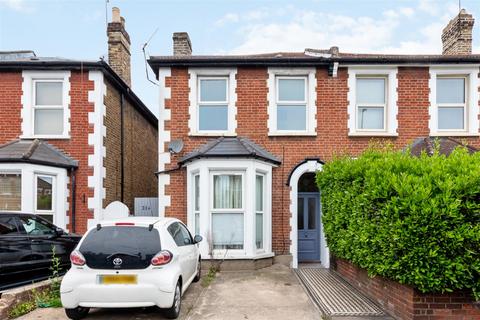 2 bed property, in Alexandra Road, £485,000