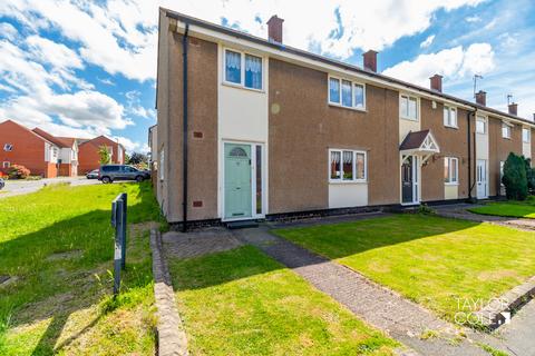 4 bed property, in Cottage Walk, £180,000