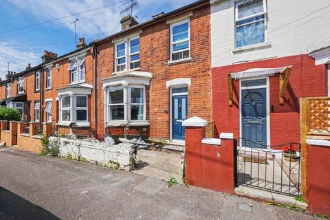3 bed property, in Maple Avenue, £270,000