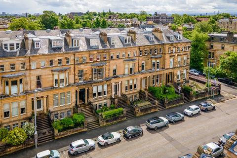 6 bed property, in Hyndland Road, £825,000