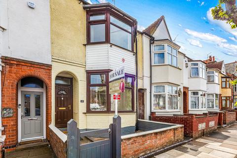 4 bed property, in Windsor Avenue, £325,000
