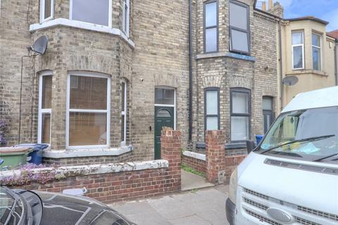 2 bed property, in Westbourne Grove, £72,500