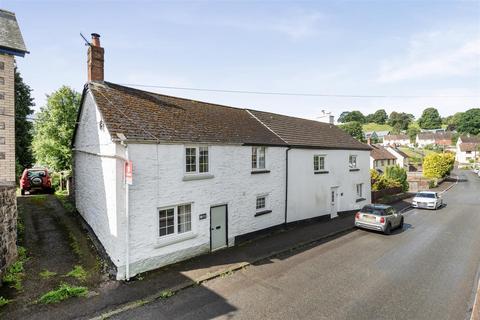 2 bed property, in West Street, £250,000