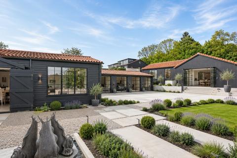 Land, in Berrywood Lane, £2,000,000