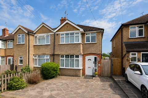 3 bed property, in Fuller Way, £625,000
