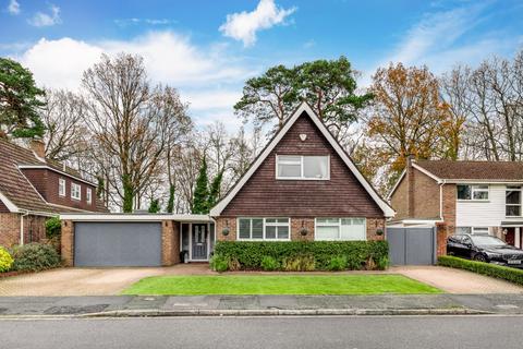 4 bed property, in Borrowdale Gardens, £800,000