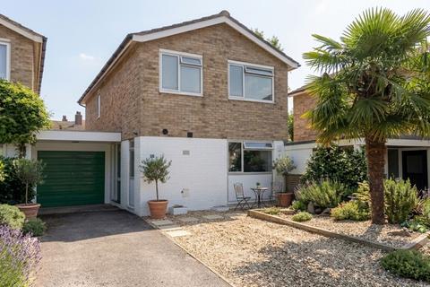 4 bed property, in Tulip Tree Close, £549,950