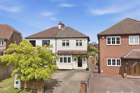 3 bed property, in Wyatts Green Road, £588,000